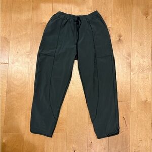 Lululemon athletic capri pants gray sz 4